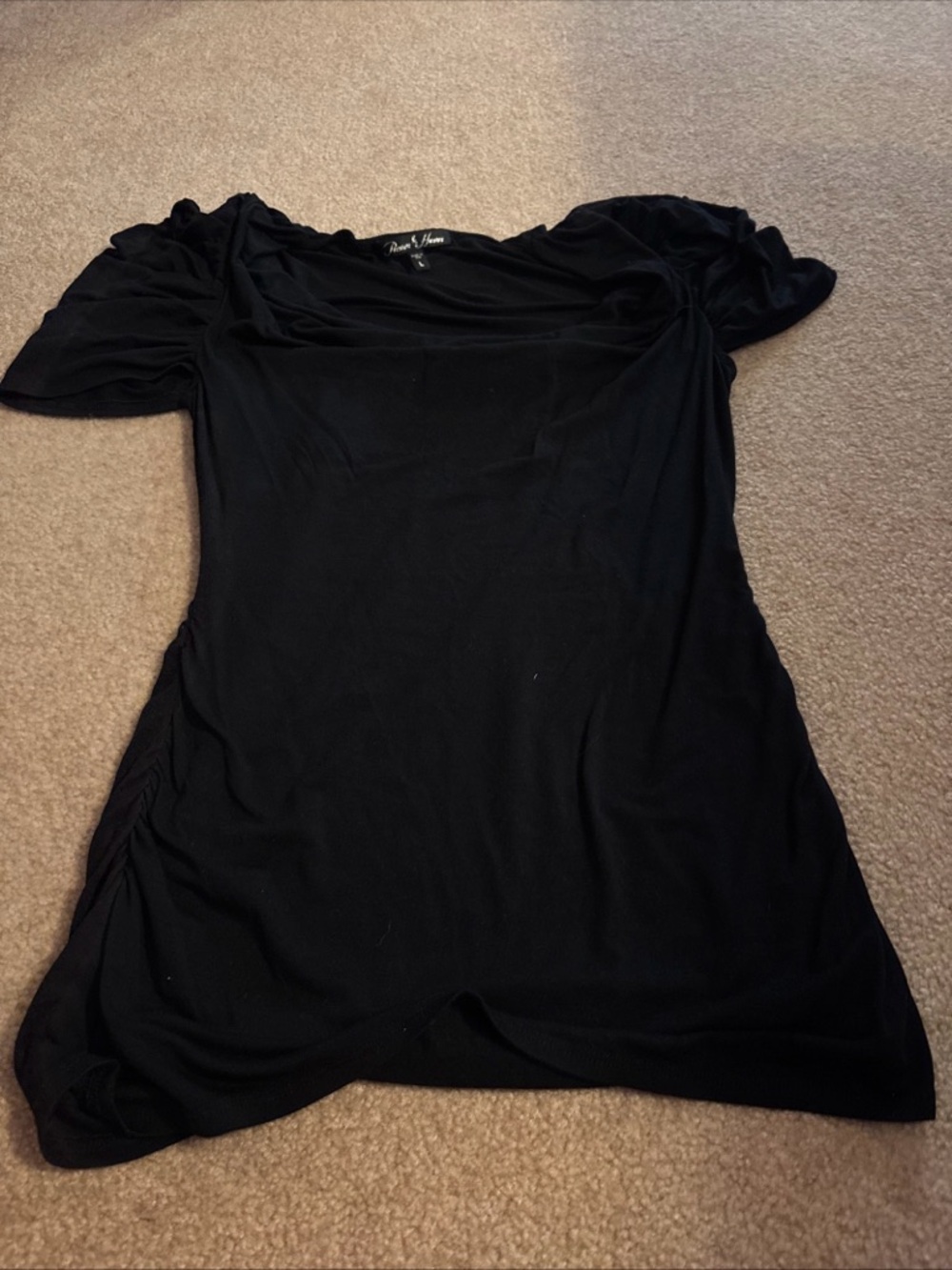 black top from the brand Preston & Hunter in a women's large.fitted ruched style